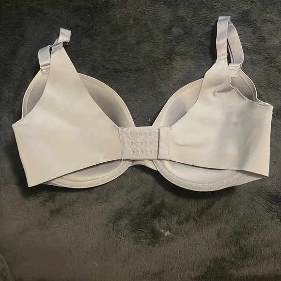Soma vanishing 360 perfect coverage bra. - Picture 2 of 4